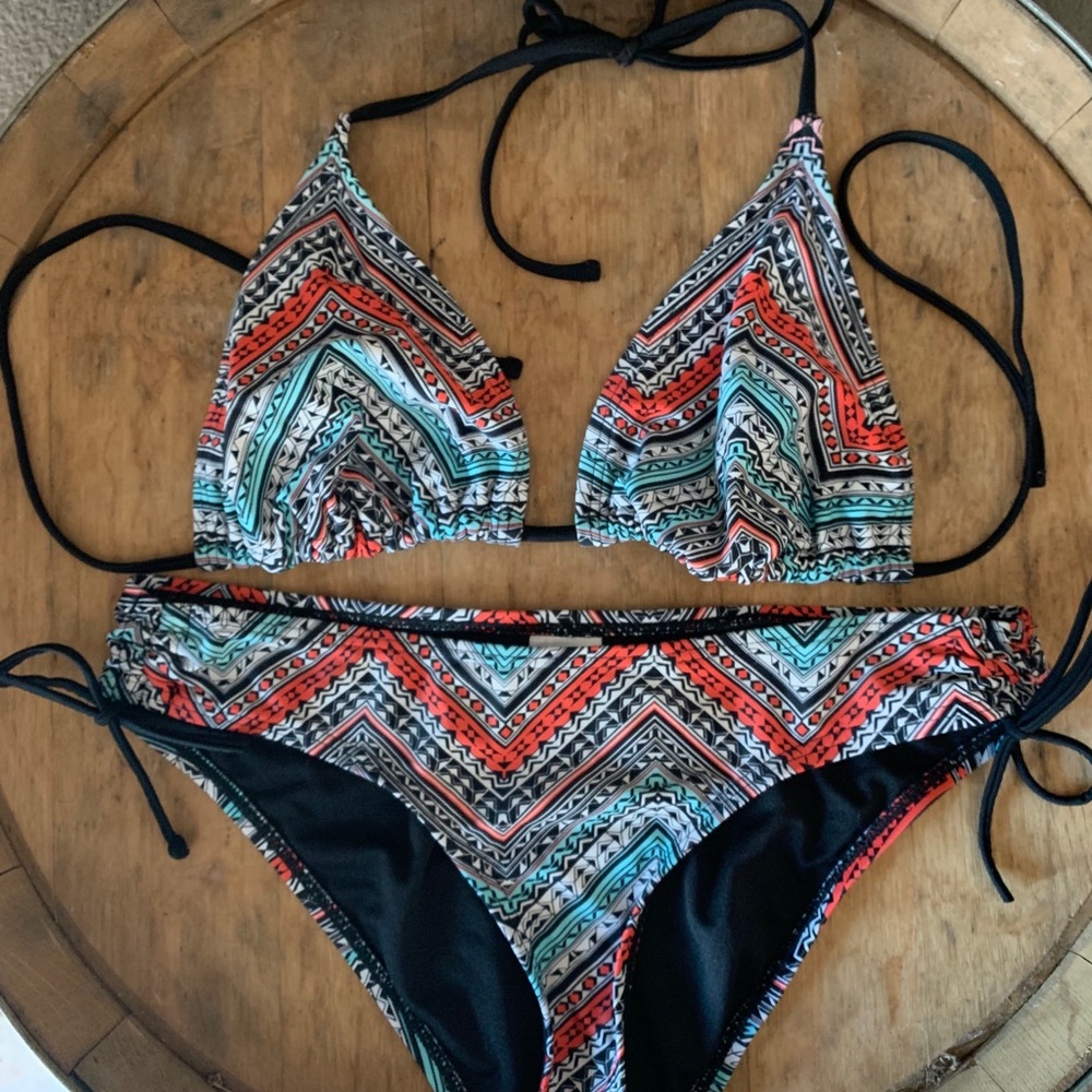 ( SOLD) Mossimo - Tribal Print Bikini 👙- EUC!